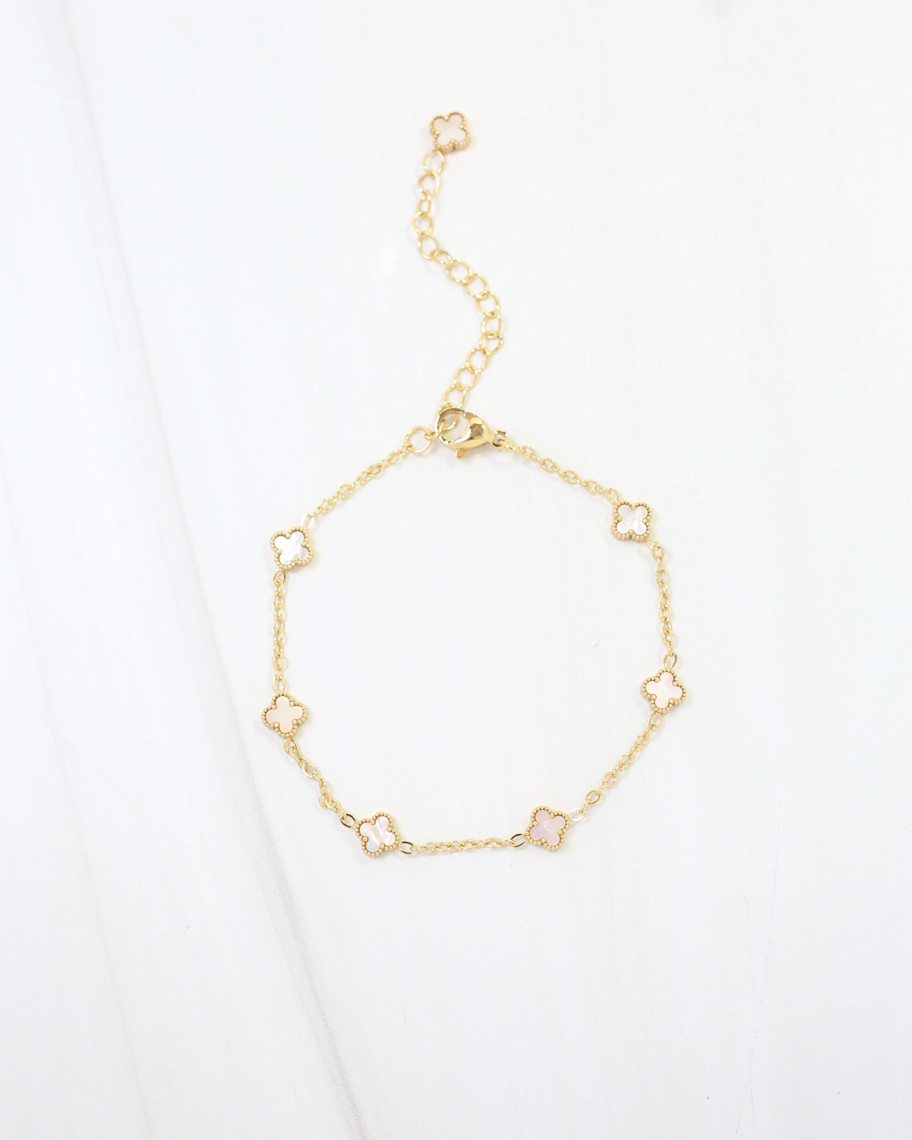 Vineland Mother of Pearl Clover Bracelet WR Gold | Caroline Hill