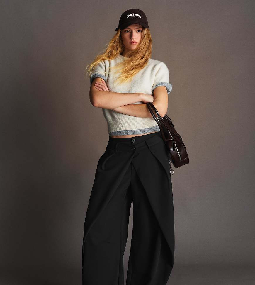 Bershka Tall barrel trousers with pleats in black | ASOS (Global)