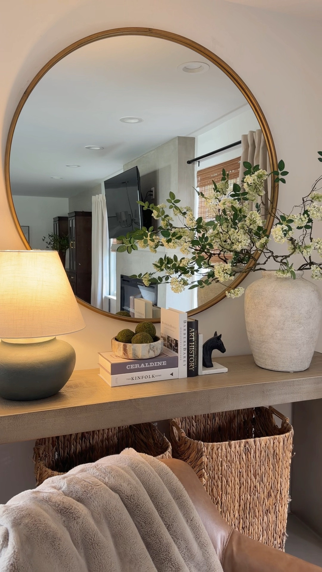 A little home refreshed with these gorgeous, super realistic snowball stems from Michael’s. The vase is from Hobby lobby unfortunately, I cannot link it.

I used four stems total

@michaels #homedecor #homerefresh #decor 

#LTKdayinmylife #LTKFindsUnder50 #LTKHome