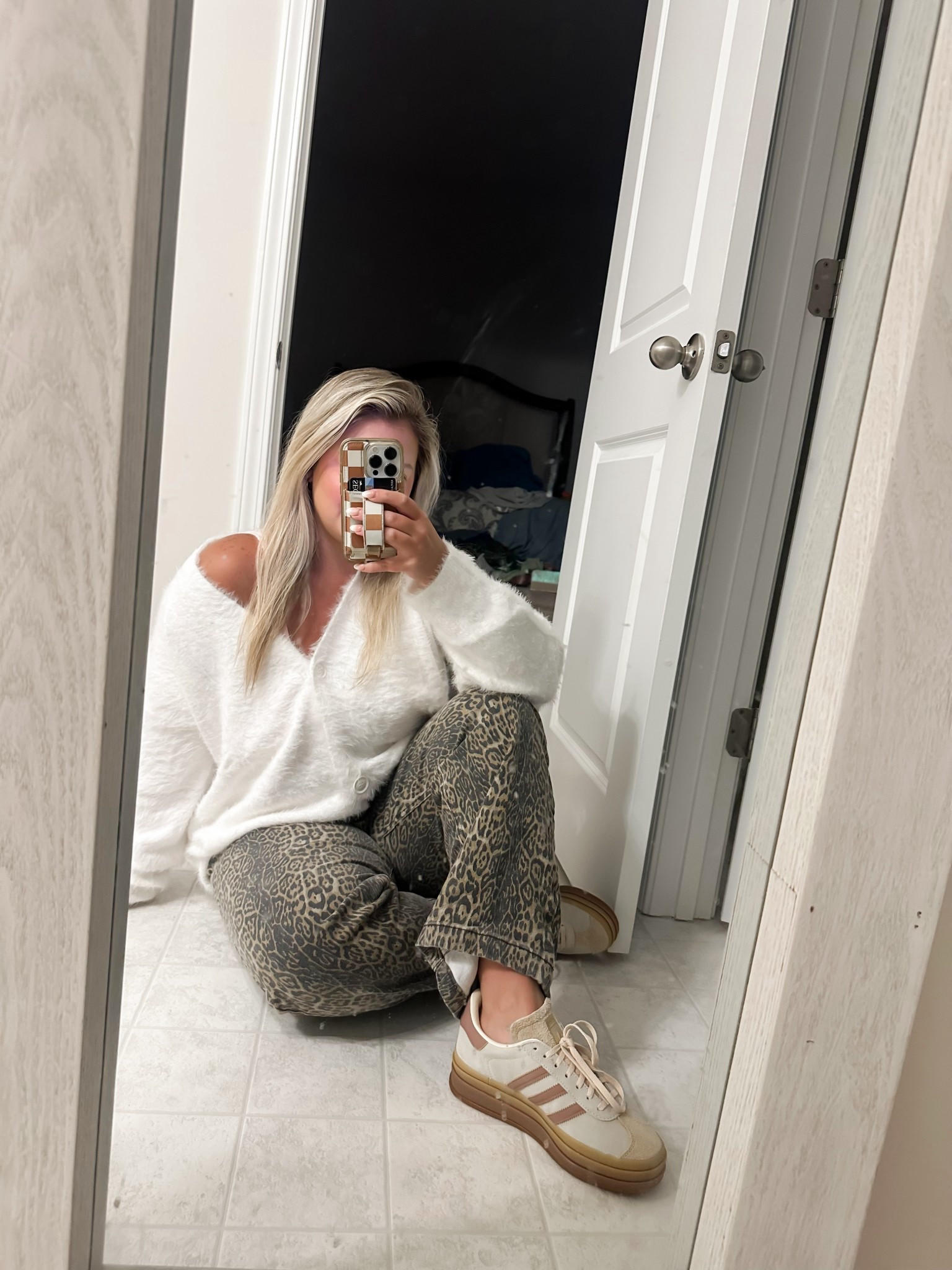 🤍 Neutral workday vibes 🤍

Easy, casual, and perfect for the transition into fall 🍂 Everything is Amazon finds (obsessed with how versatile these pieces are), and I finished it off with my new adidas Gazelles 👟 — the dreamiest fall color!

Linked on LTK for you! #AmazonStyle #adidasGazelle #FallWorkwear


#LTKShoeCrush #LTKFindsUnder100 #LTKStyleTip