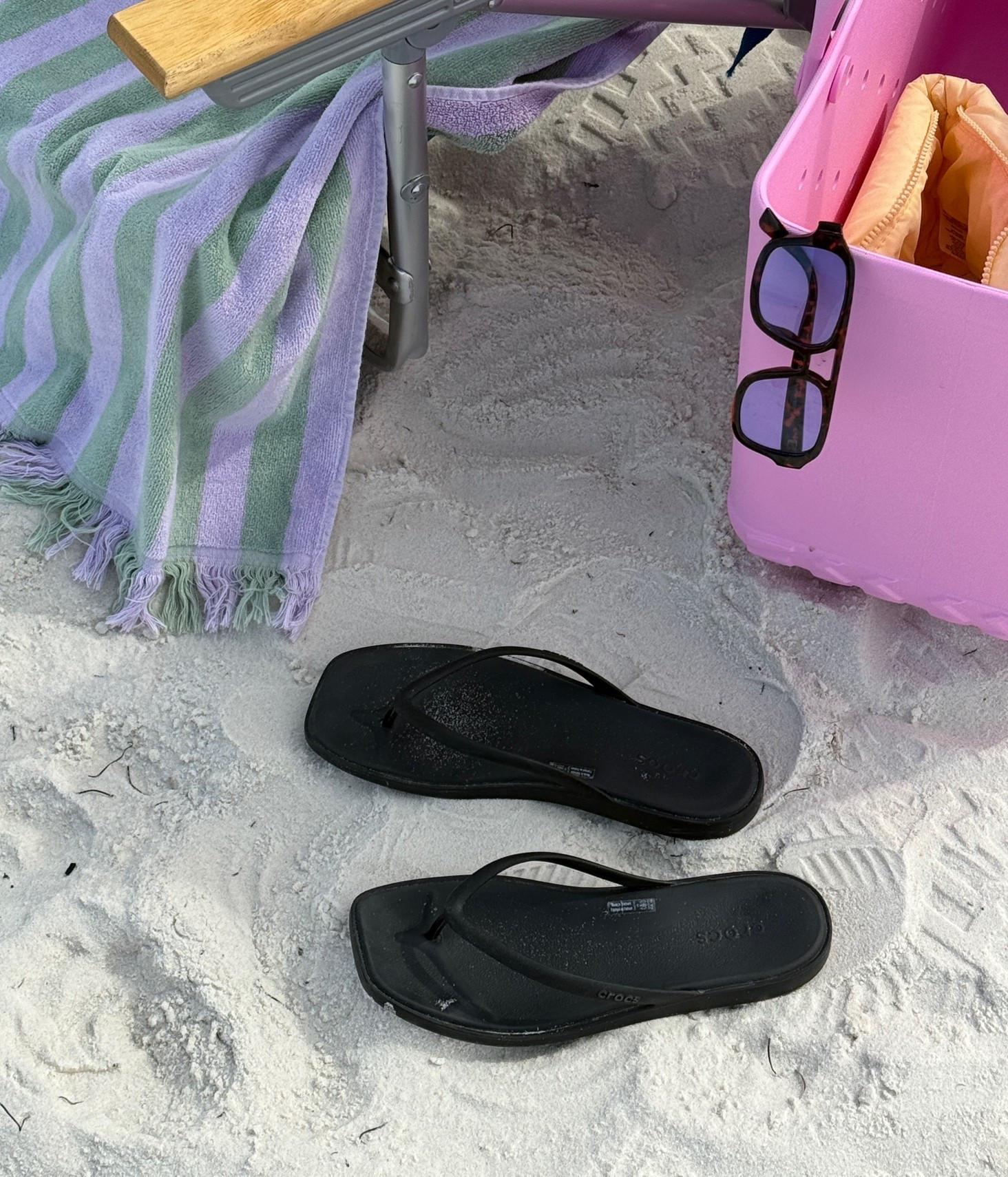The comfiest flips flops hands down! Run TTS

#LTKootd