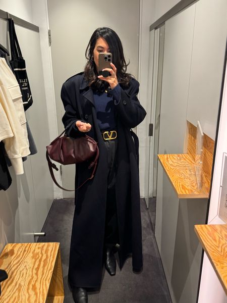 Navy trench The Frankie Shop
Cos knit 
Valentino belt 
Isabel marant trousers 
Toteme boots 
Loewe Bag 