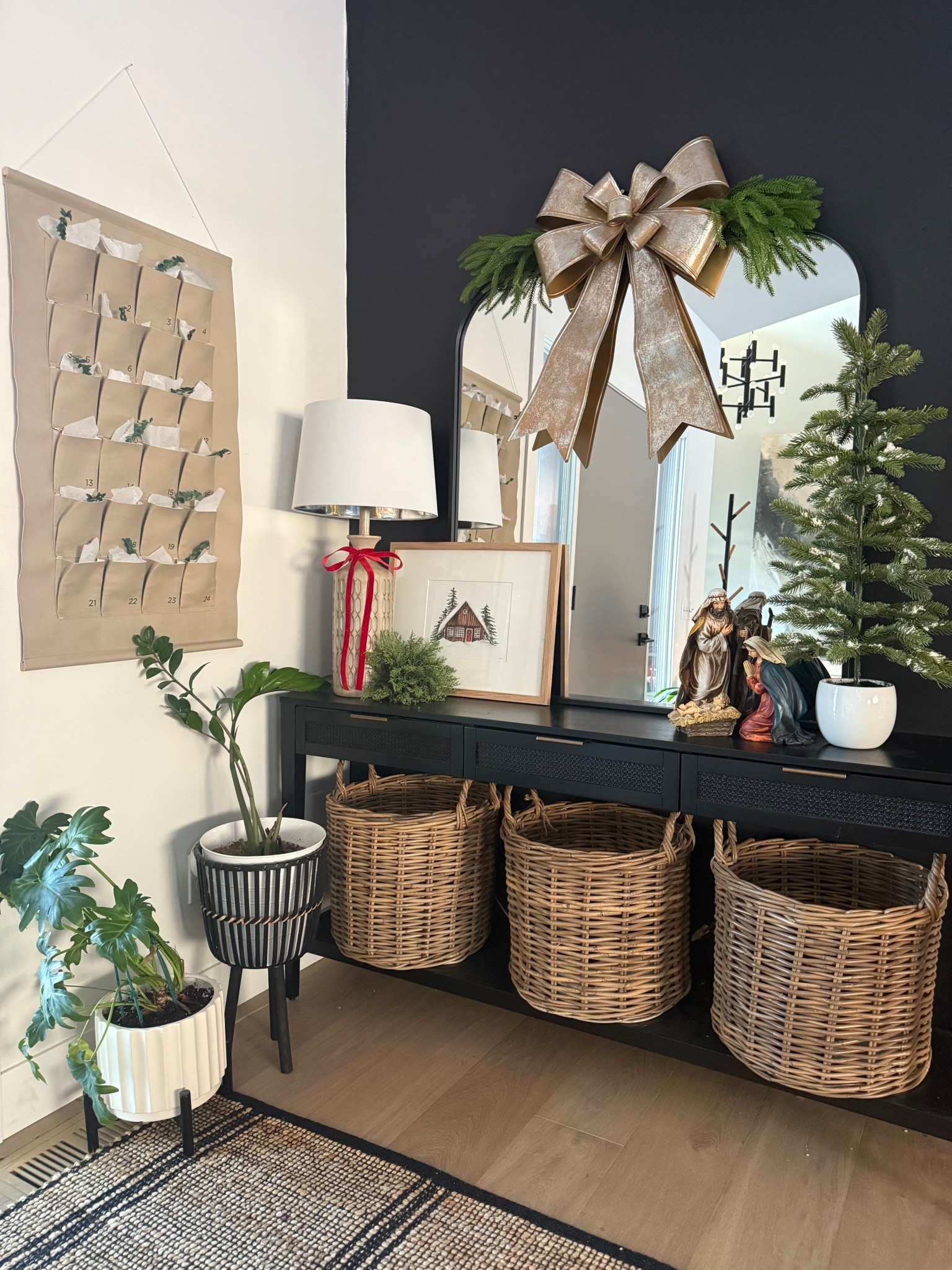 Entry Christmas Decor

#LTKSeasonal #LTKHoliday #LTKHome