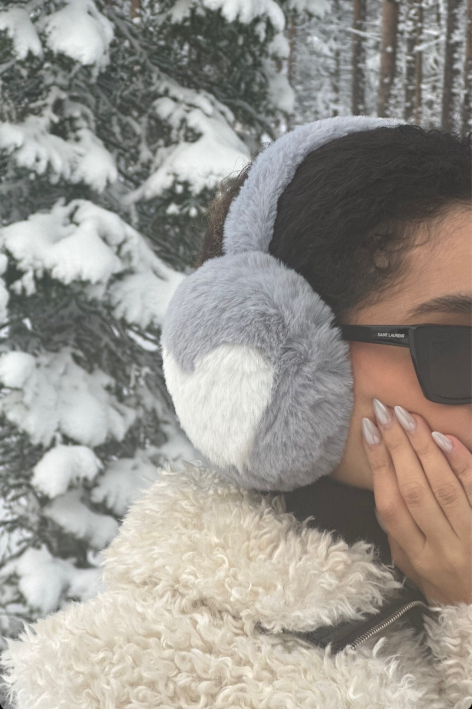 Combo pour l’hiver 

Teddy, manteau teddy, manteau en moumoute, manteau teddy crème, cache oreille gris, cache-oreilles gris en fourrure, lunettes de soleil Saint Laurent 

#LTKSeasonal