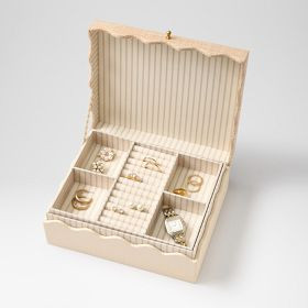 Scalloped Raffia Jewelry Box | Mark and Graham