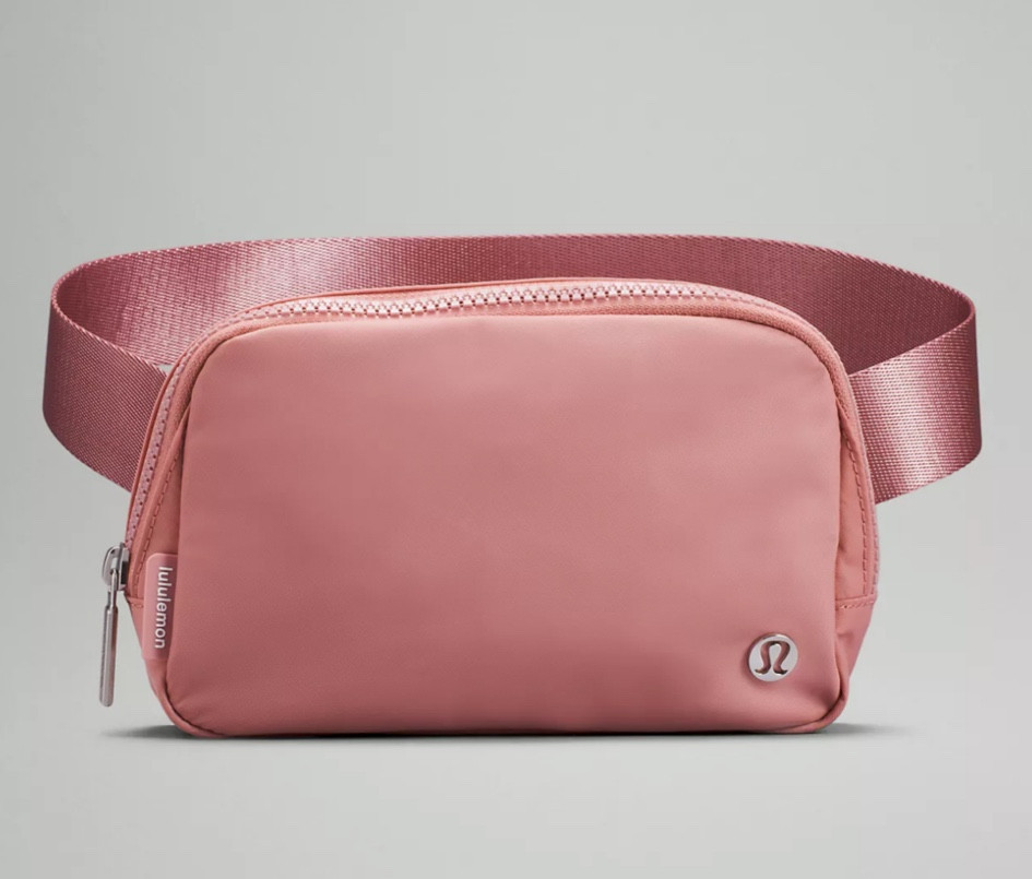 👛 NEW COLOR ON LULU BELT BAG! 👛
—  everyday bags are so convenient and can be taken anywhere ( festivals , concerts , etc..) since size is compact 
I linked a few make sure to follow @jetlaggedjury for more 🔗 

#LTKtravel #LTKunder50 #LTKGiftGuide