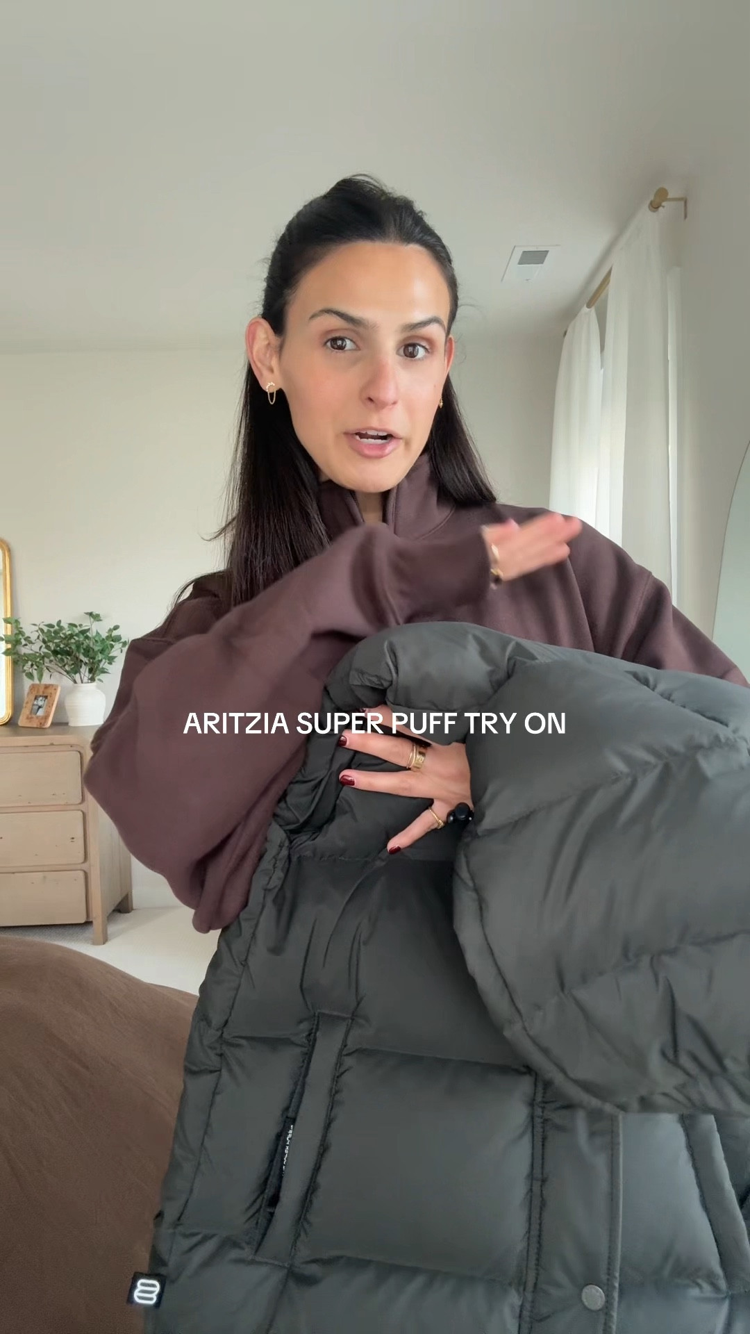 wearing size XS in all Aritiza pieces!