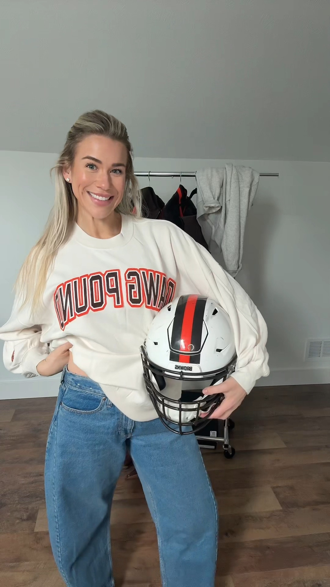 #Abercrombiepartner  My favorite NFL pieces are on sale at @abercrombie right now 🤎
 *Use code CYBERAF to get an additional 15% off everything in stores and online at checkout from 11/24/2025-12/1/2025 in US/CA. Excludes clearance and gift cards. See details online. 
 *Offer valid in stores and online from 11/24/2025-12/1/2025 in US/CA. Excludes clearance and gift cards. Online price reflects discount
