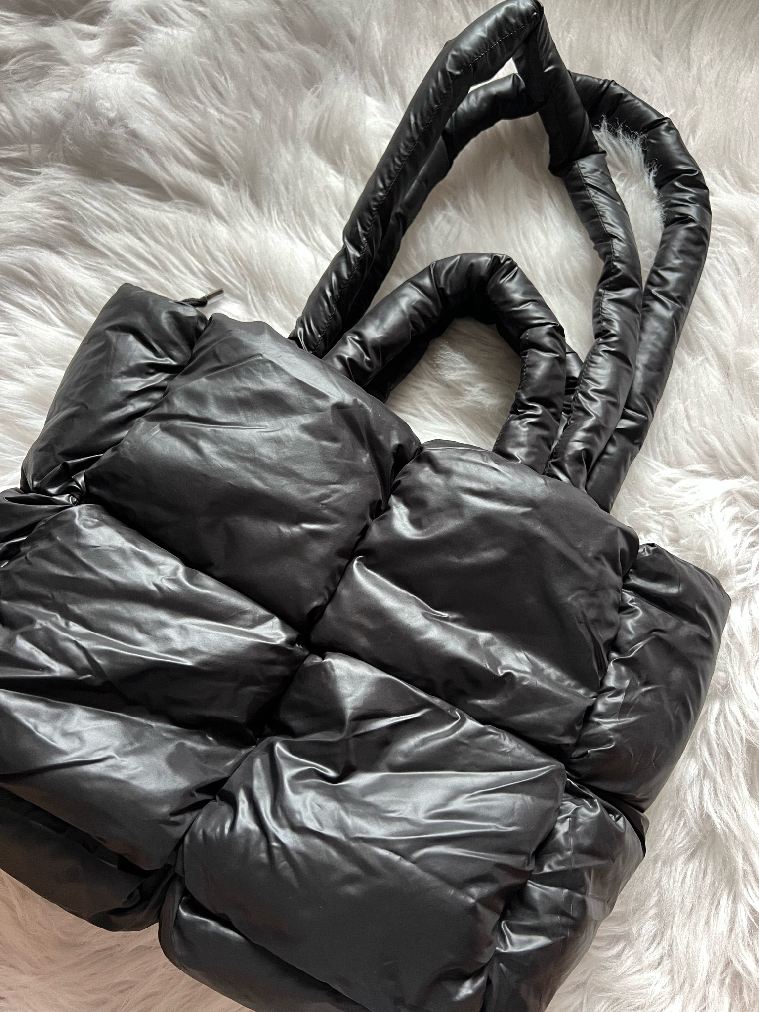 the cutest puffer bag!! 😍 
•
amazon black puffer bag


#LTKHoliday #LTKGiftGuide #LTKSeasonal