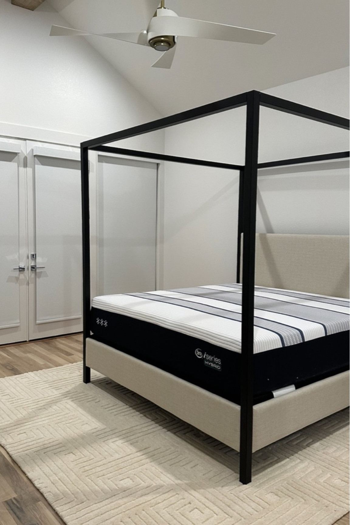Canopy bed and ceiling fan 

#LTKhome