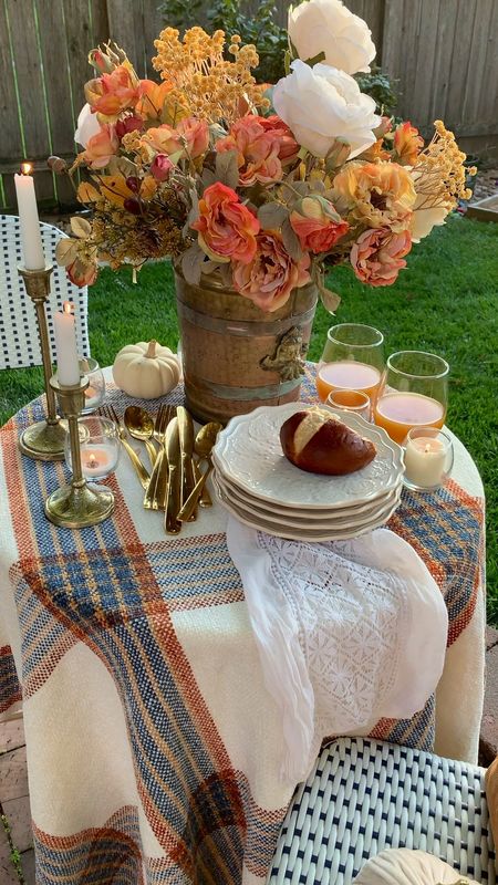 Fall Tablescape Essentials

• Fall table decor • Ivory dishes • Gold flatware • Brass & Copper Pot • 



#LTKhome