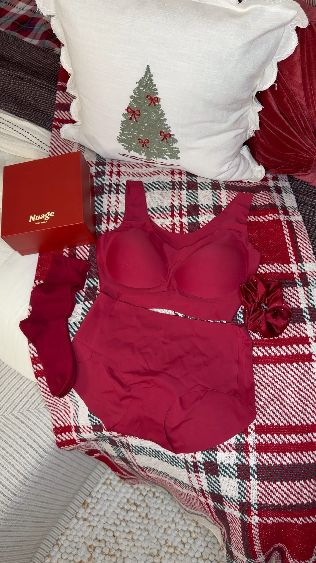 Holiday lights on, cozy vibes all day, and comfort that moves with me from morning stretches to evening winds-down. The prettiest season deserves the most comfortable layers underneath. ✨🎄

#nuagewears #seamlessunderwear #nowedgies #activeunderwear #performanceunderwear
#holidayathleisure #cozyholidayvibes #holidayathome #festivehome
#christmasathome #holidaydecorinspo #cozyseason #wintercozyness
#activewearstyle #athleisurewear #layeringseason #underleggings
#amazonfashion #amazonfinds #founditonamazon #ltkit #creatorstyle
#confidencefromwithin #comfortthatperforms


#LTKSeasonal #LTKFindsUnder100 #LTKHoliday