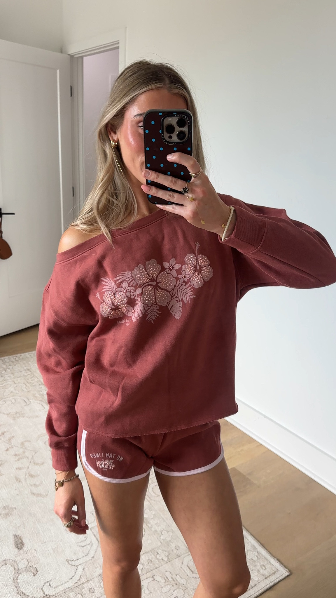 VS PINK size xs CAMPUS FLEECE™ RIB OFF-THE-SHOULDER SWEATSHIRT paired with the VS PINK size xs CAMPUS FLEECE™ FOLDOVER SHORTS @vspink 


The Takeaway: Fave fleece, fresh silhouette. Meet the new Campus It-girl: A cozy Sweatshirt with an off-the shoulder silhouette, a cool raw-edge hem, and a perfectly laidback fit. Made from the super-soft fleece you know and love (and can’t live without). The Takeaway: Comfy fleece + a foldover waistband = an iconic pairing. We know you love our super-soft fleece. We also know you love a foldover waistband. So, we put two and two together and made these totally cute and comfy Shorts that have BOTH. You’re welcome!

#LTKootd #LTKSeasonal #LTKSaleAlert