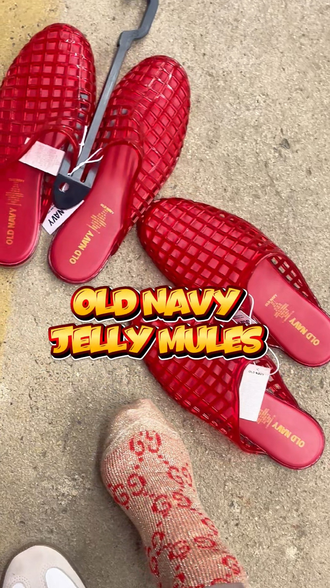 The perfect Jelly mules & 40-40% off at Old Navy.

#LTKmomlife #LTKgrwm #LTKSeasonal