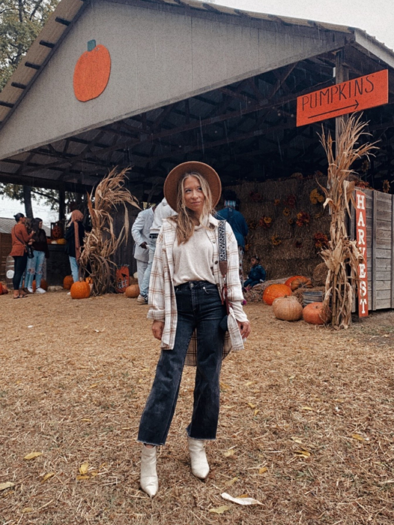 Fall plaid flannel and black jeans outfit🍂

#LTKSeasonal #LTKFindsUnder100 #LTKHalloween