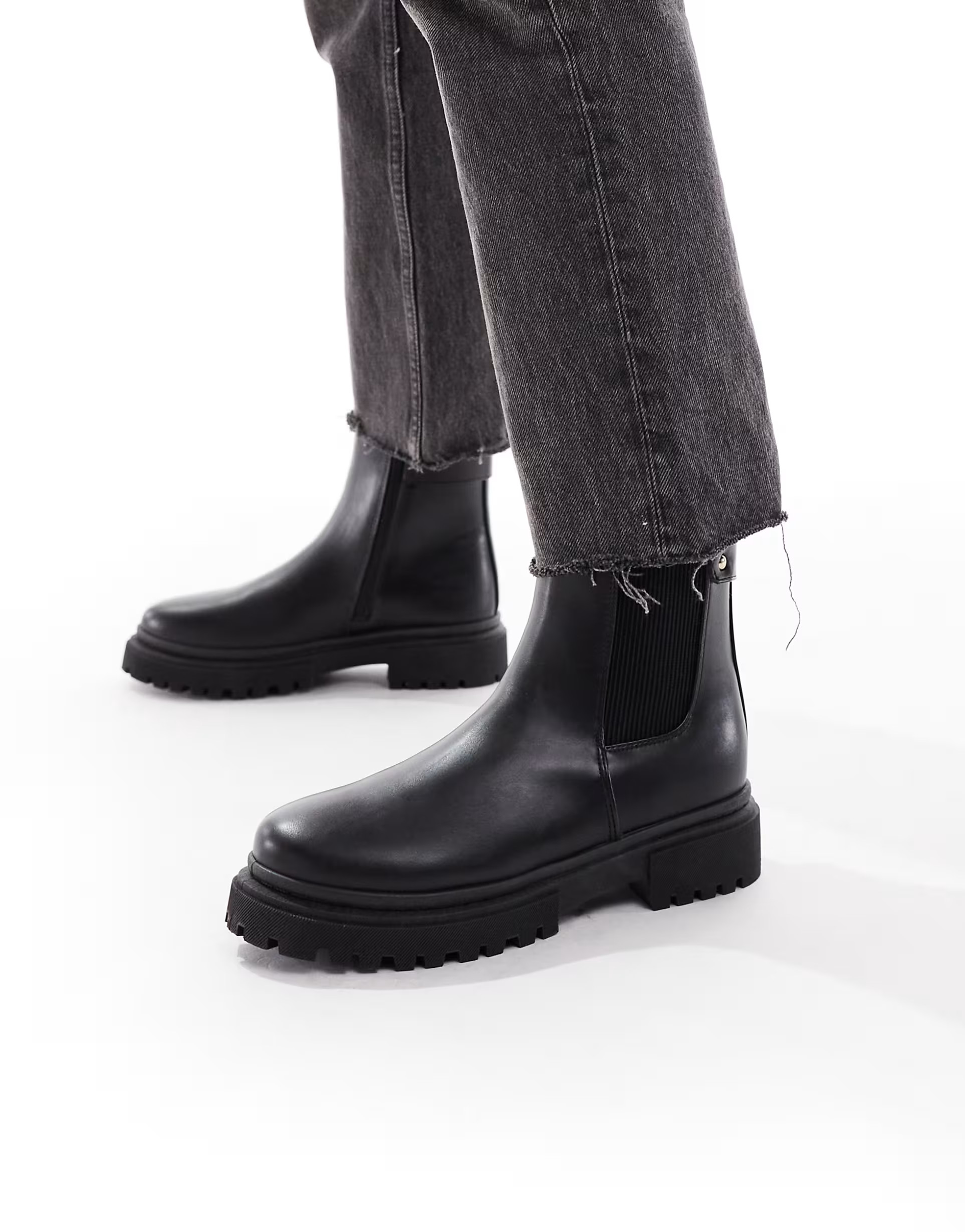 New Look chunky chelsea ankle boot in black | ASOS (Global)