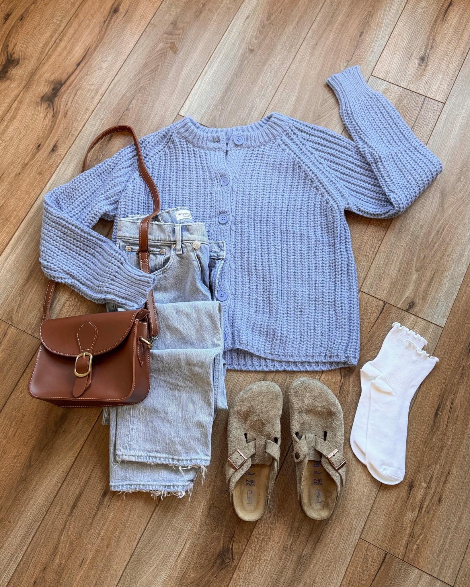 casual everyday outfit. blue cardigan with 90s jeans. 

#LTKSaleAlert #LTKSeasonal #LTKootd