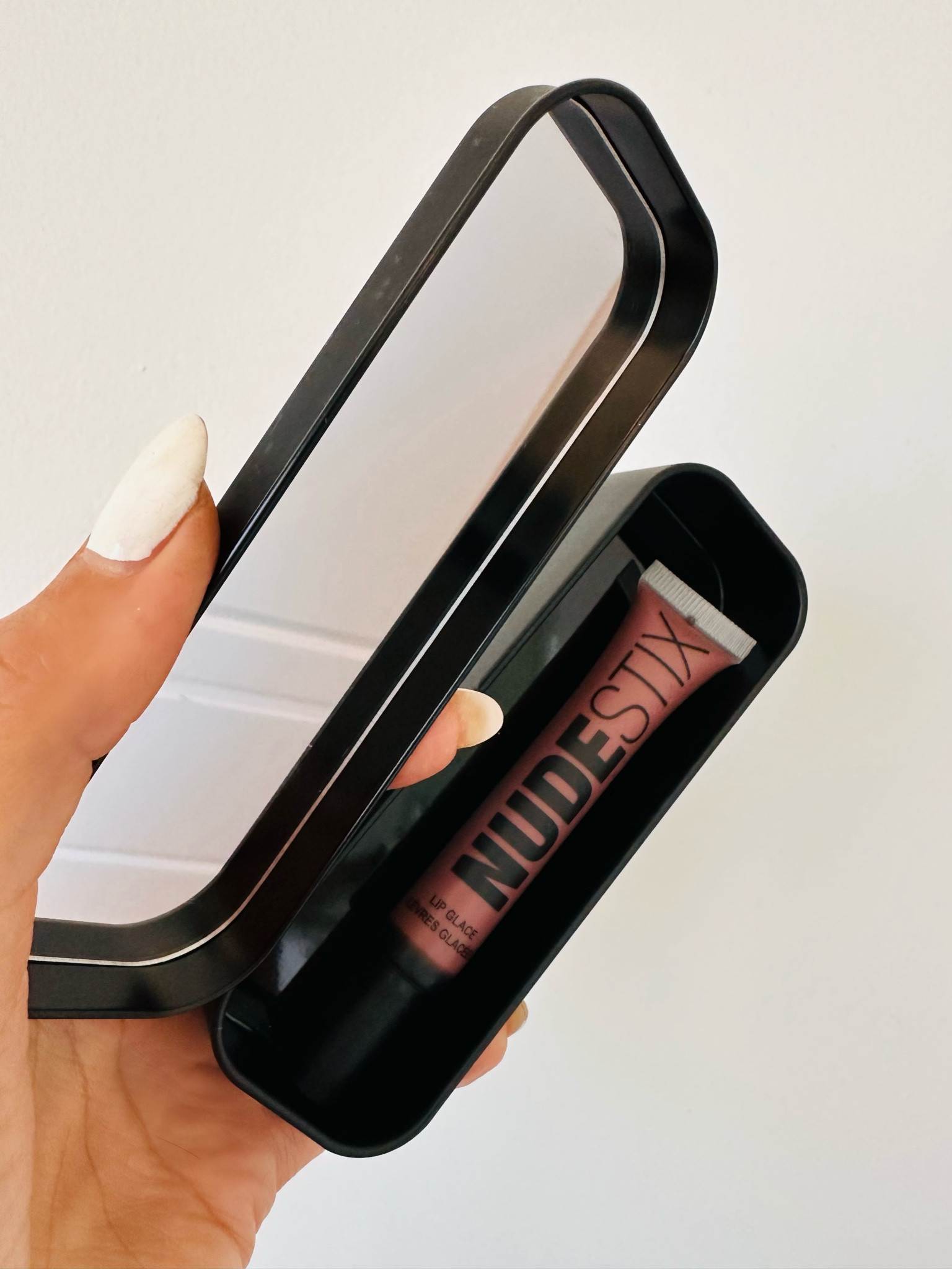 Have you guys tried this lip plumper????

Oh my gosh the color, texture and packaging!!!!!!!! It has a wand applicator (not squeeze tube), comes in this chic little black tin with a mirror!!!! And most importantly, it works and doesn’t dry out my lips!!!!💋💋💋💋💋

#LTKBeauty