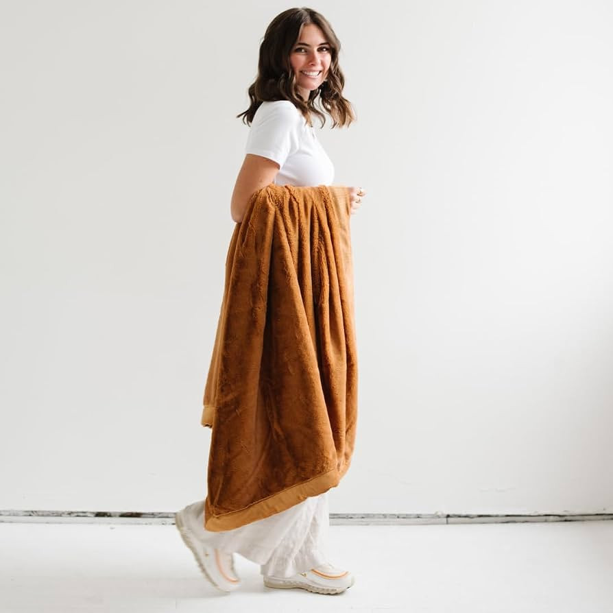 SARANONI Super Soft Comfy Lush 60" x 40" Blanket for Kids and Teens (Camel) | Amazon (US)