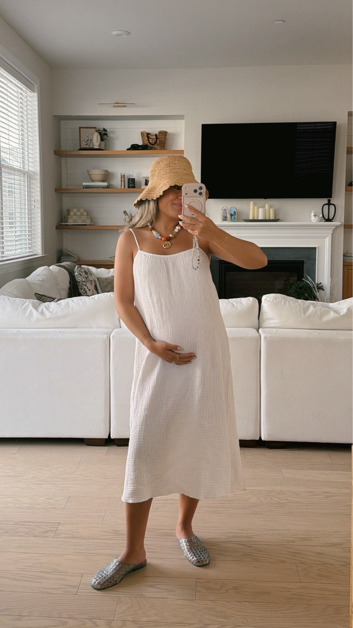 Heatwave!!

Summer outfit, casual style, summer style, flowy dress, jelly shoes, summer dress

#LTKootd