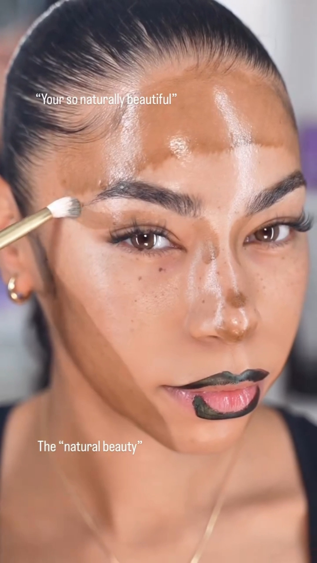 Fake tan contour hack✨ would you try this?! IB @huda_gash 🤍🙌🏽
.
.
.
#makeuphacks #makeuphack #makeupideas