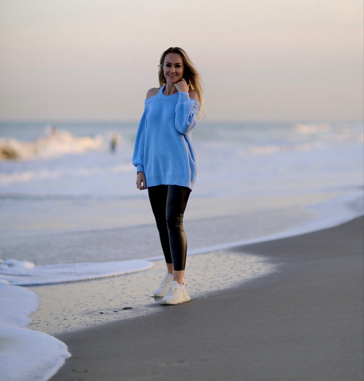 Blue off shoulder sweater and black leather legging size S 