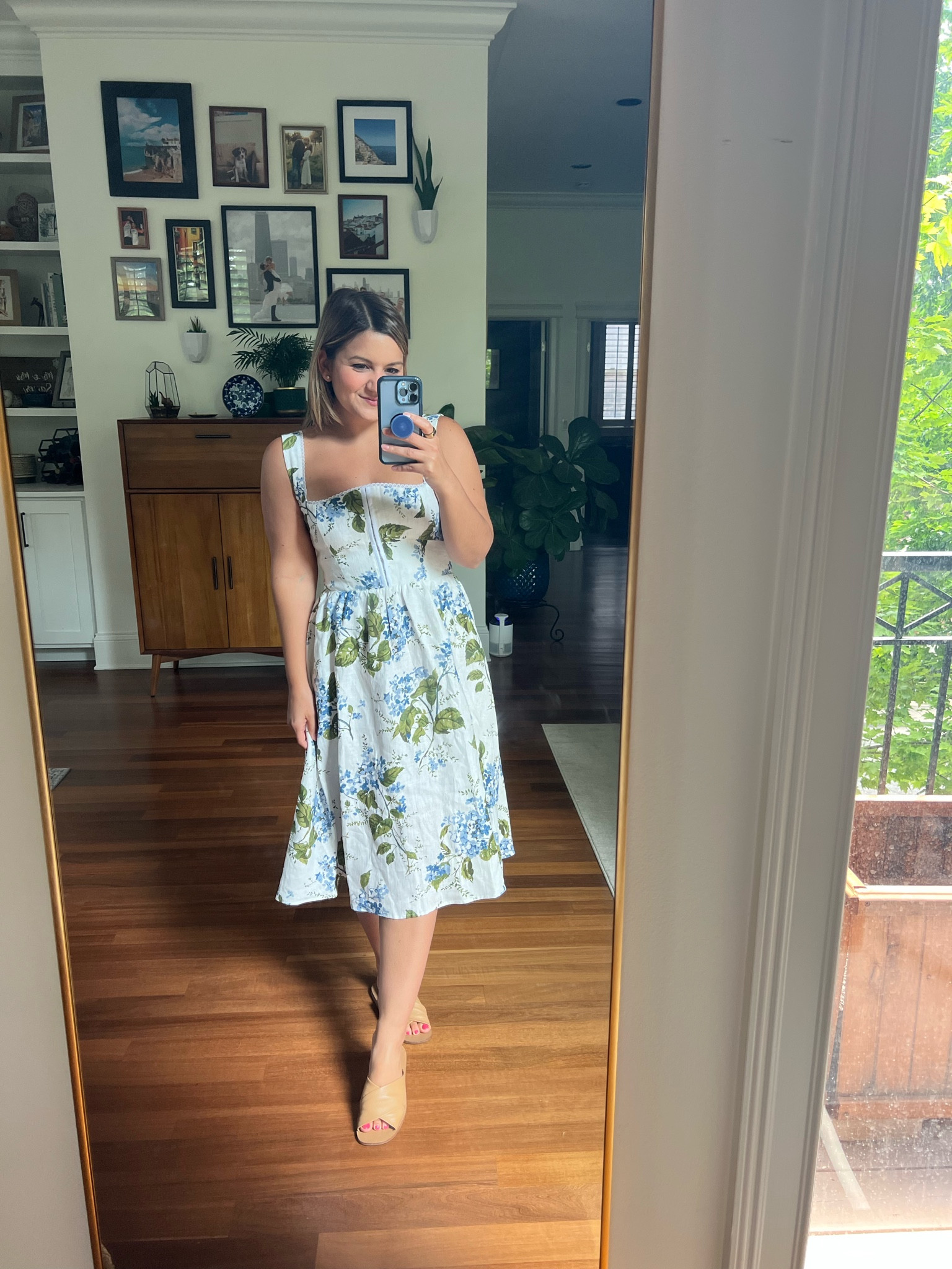 lovaan lorna puff-sleeve v-neck linen-silk maxi dress ASTR Lavena V-neck Puff Sleeve Dress main image 0