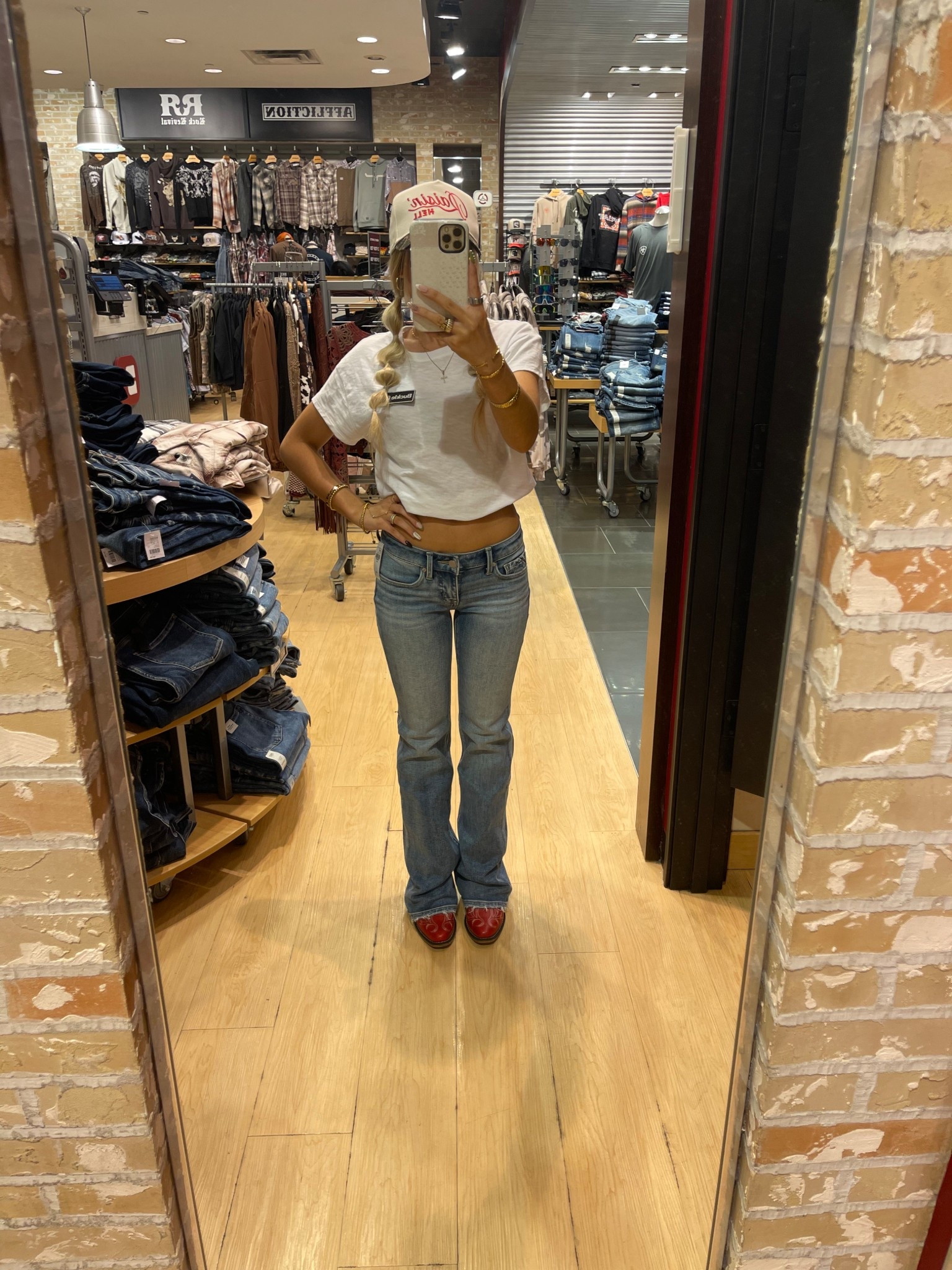 These jeansss from buckle!!!

#LTKPetite #LTKGiftGuide #LTKHoliday