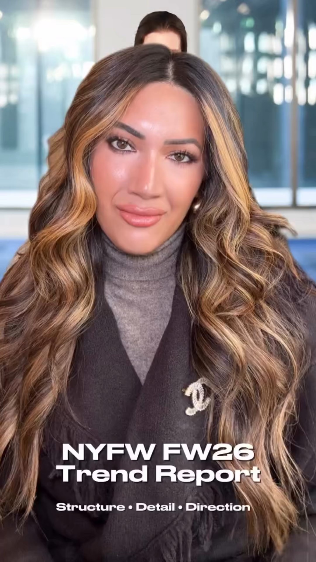 New York Fashion Week Fall/Winter 2026 is signaling a return to intentional detail. 

Defined waists. Statement jewelry. Heritage accents. Structured layering.

Less fleeting trend. More directional dressing.

Trend Analysis
NYFW
Runway to Real Life
Fashion Commentary
Chicago Fashion

#NYFW #FW26 #FashionAuthority #RunwayReport #EffortlessChic