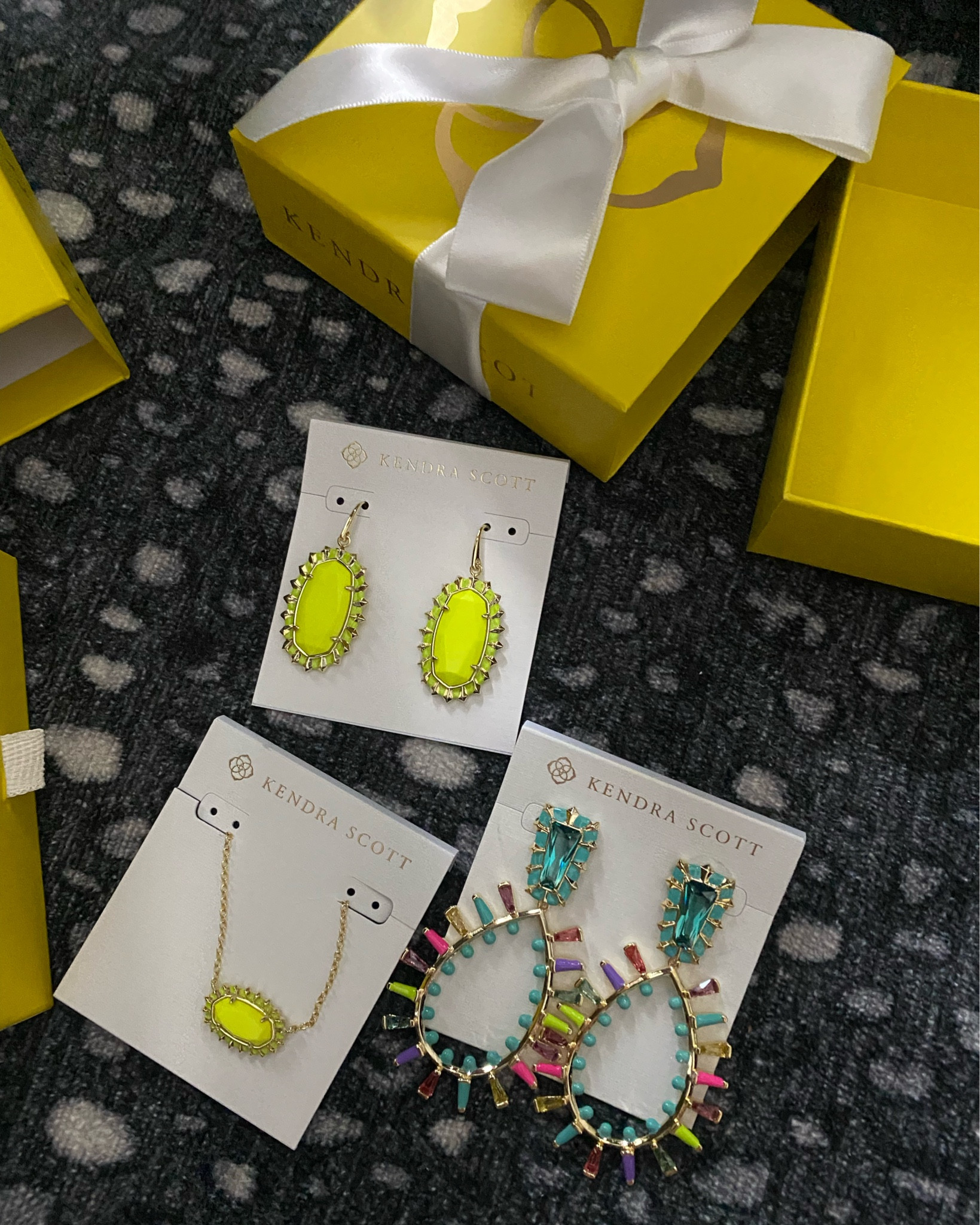 How pretty are these bright colors for summer?!

Kendra Scott new arrivals 

#LTKOver40 #LTKFindsUnder100 #LTKSummerSales