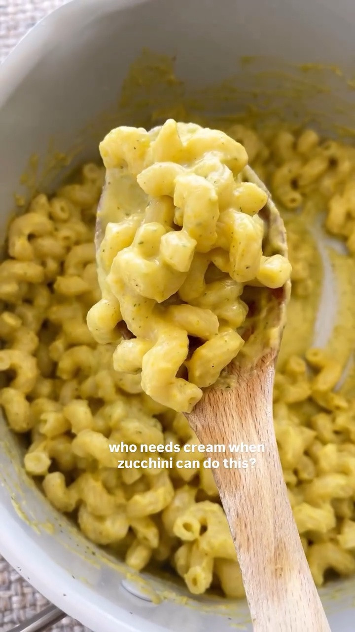 🥒🍝 Creamy Zucchini Pasta

If you’ve got zucchini to use up, this creamy pasta is one of my favorite ways to cook it. The zucchini gets sautéed until silky, then blended with Parmesan into a rich, velvety sauce. No heavy cream needed! It’s simple, comforting, and a great way to sneak more vegetables into dinner.

✅ Creamy without heavy cream ✅ A delicious way to use summer zucchini ✅ Ready in about 30 minutes ✅ Family-friendly comfort food ✅ Perfect for busy weeknights

Get the recipe at Skinnytaste.com: https://www.skinnytaste.com/pasta-with-creamy-zucchini-sauce/

Follow @skinnytaste for healthy recipes with tons of more zucchini recipes 💙