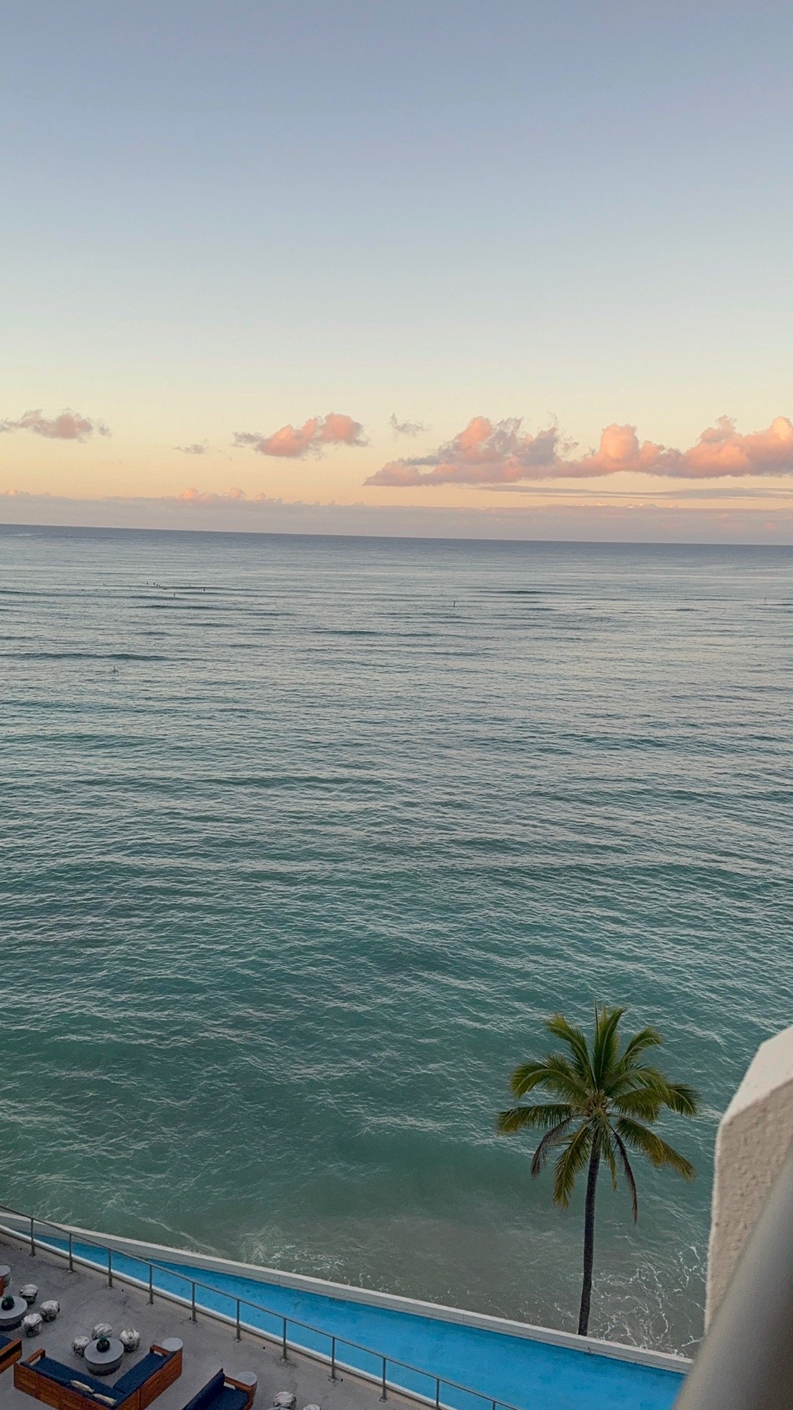 #EGPartner Hawaii is one of our favorite places to try to and we always book using @expedia 🌴 whenever your next trip may take you this is your sign to book with Expedia and take advantage of their Black Friday sale!!   
Book by 12/2/2025 11:59 pm in hotel property local time; travel by 12/30/2026. Member Prices are available to Expedia® app users and One Key members. Limited availability, blackout periods may apply. 

 #EGPartner #ad #paidlink