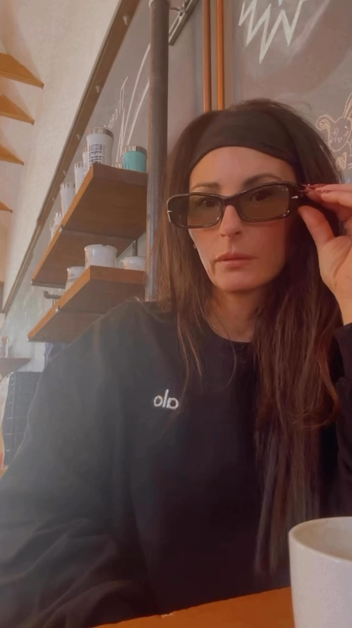 Sunday Scaries ..Sweats , Dirty Hair And London Fog Lattes 😴.. 

#sundayscaries #alo #londonfoglatte #fashioninfluencer #celebrityfashionstylist #digitalcreator #sojossunglasses #capecod

#LTKFindsUnder50 #LTKU #LTKWatchNow