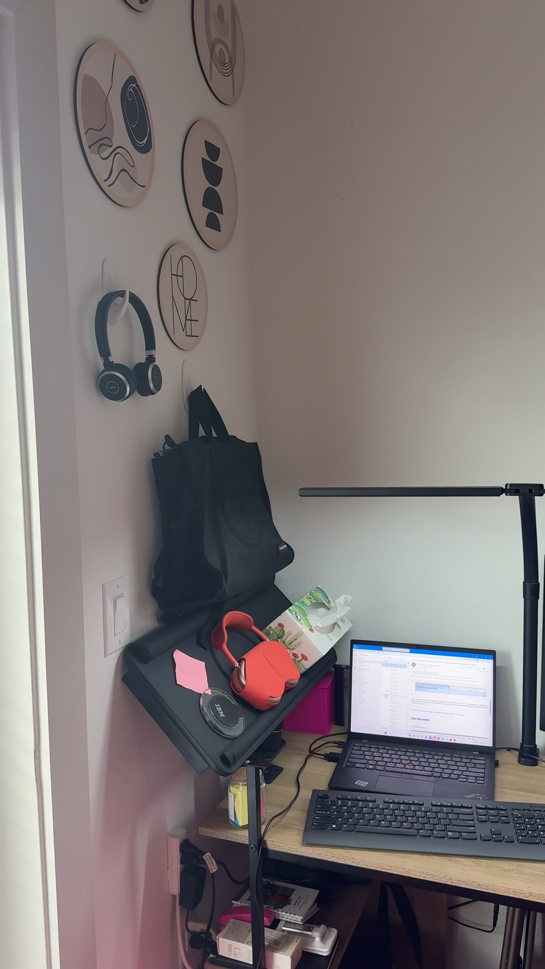 Command strips + wall hooks >>

All I needed for a simple workspace upgrade 😍

#ltkhome #ltkfinds #ltklifestyle
#workspaceaesthetic #desksetup #deskinspo
#asmrvideo #oddlysatisfying #processvideo
#organizationideas #deskorganization #workspaceupgrade
#homeoffice #officesetup #aestheticsetup


#LTKdayinmylife #LTKHome