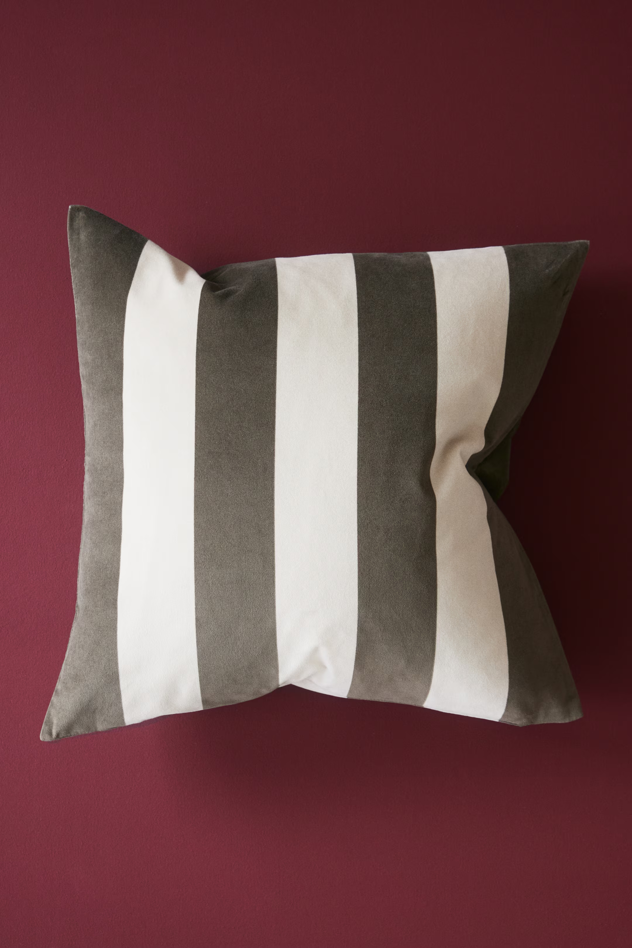 Striped Velvet Cushion Cover | H&M (US + CA)