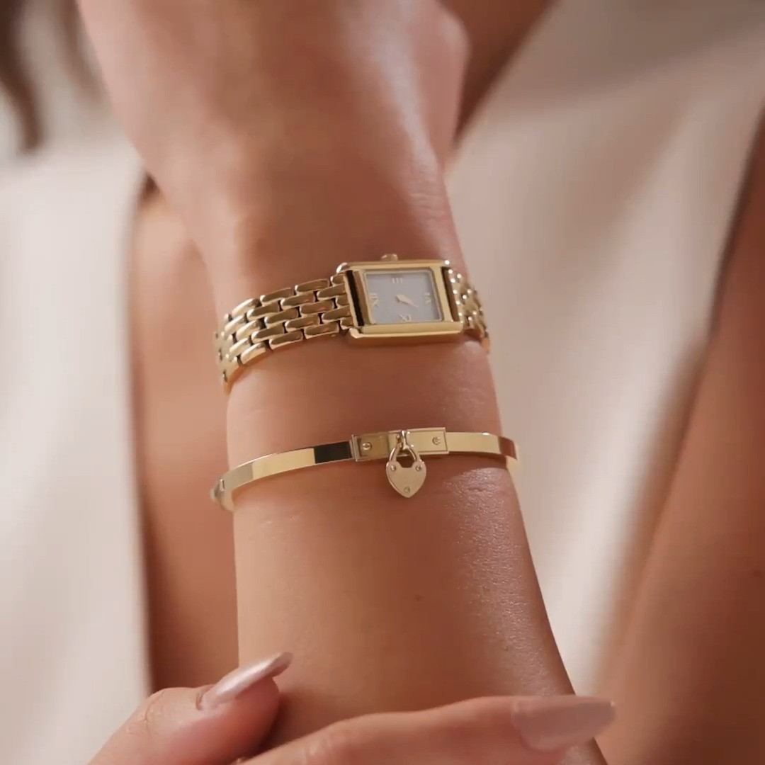 If you're already planning your Christmas shopping, these Abbott Lyon jewelry finds need to be on your list! 🎄✨ The new Love Lock Collection is giving classy, thoughtful, and totally gift-worthy vibes. I'm obsessed with the gorgeous necklaces, elegant bracelets, and everyday gold earrings that she can wear with literally anything. Perfect for the girl who loves simple luxury and sentimental little details. Whether you're shopping for your mom, sister, girlfriend, or best friend, these are such pretty holiday gift ideas! 🤎

#ChristmasGiftsForHer #ChristmasJewelry #HolidayJewelryGifts #AbbottLyonJewelry #ChristmasGiftGuide #GiftsForWomen #BestChristmasGifts #JewelryGiftIdeas #LuxuryGiftsForHer #GoldJewelryGift #HolidayShopping #GiftIdeasForMom #GiftsForSister #GiftsForGirlfriend #ChristmasWishlist #LTKHoliday #LTKChristmas #LTKGifts #JewelryLover #LTKGiftGuide 

 #LTKSeasonal #LTKU #LTKSaleAlert