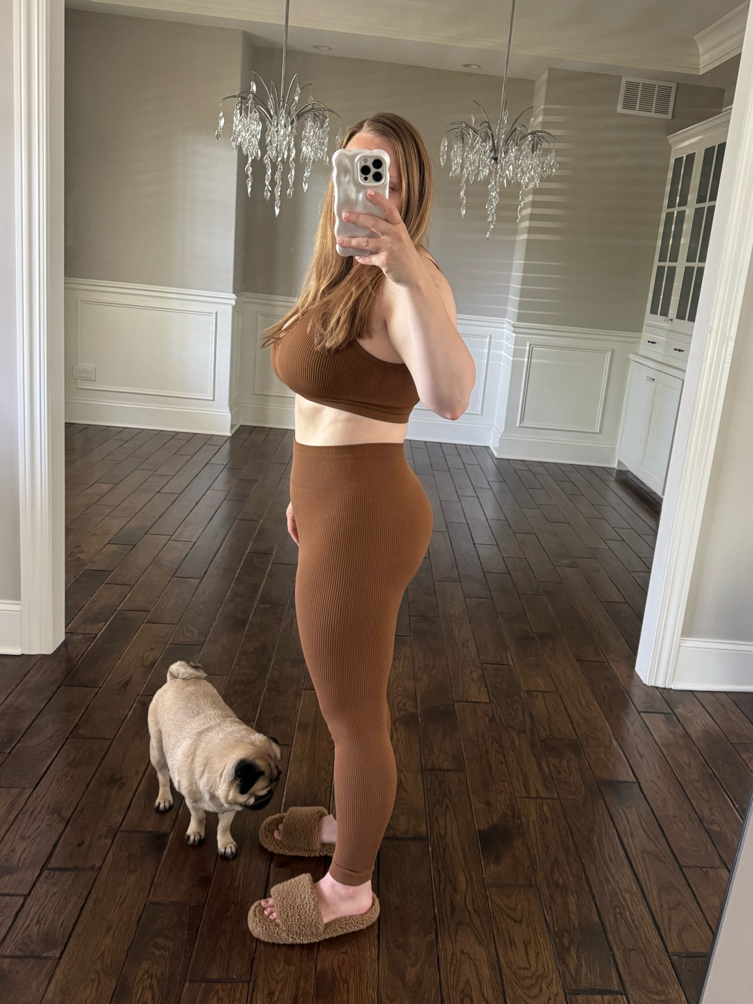 New workout set to keep me motivated 🤎

#LTKActive #LTKMidsize #LTKBaby