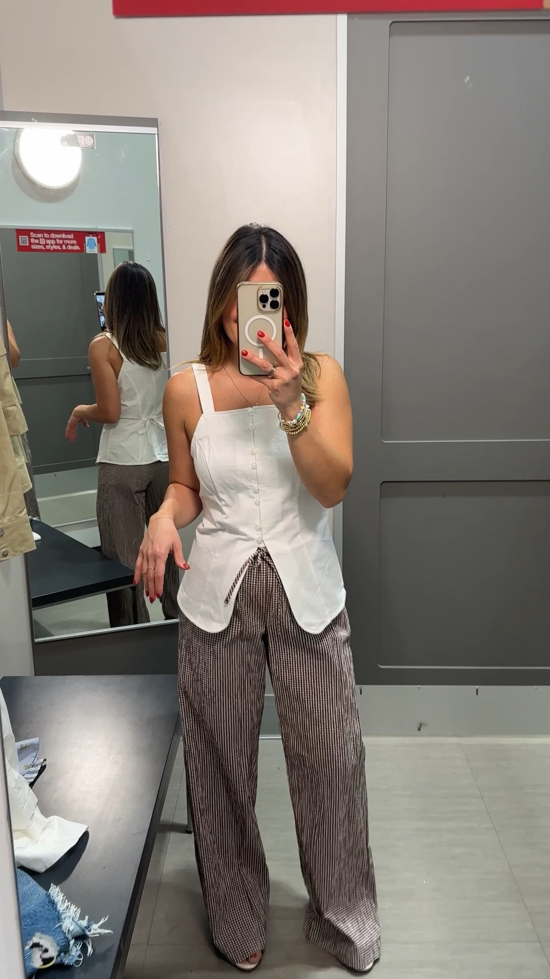 How amazing is this white vest! Take 30% off right now!! Such a versatile and chicnpiecenfornaleing and Summer. Love how it ties in the back! 
Top size xs


#LTKootd #LTKSeasonal