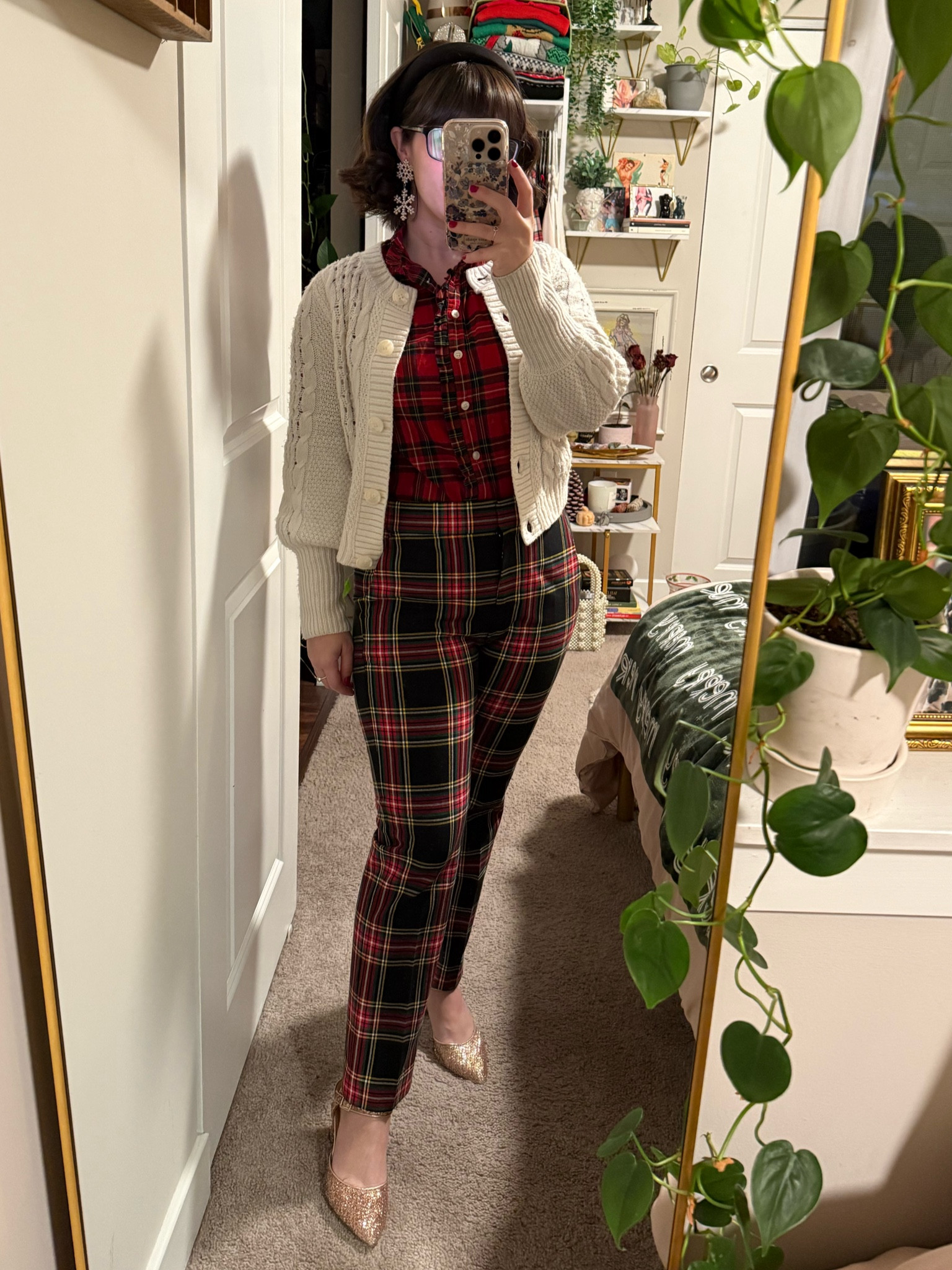 ootd 12.19.24

Can’t go wrong with plaid trousers in December  

#LTKStyleTip #LTKHoliday #LTKWorkwear