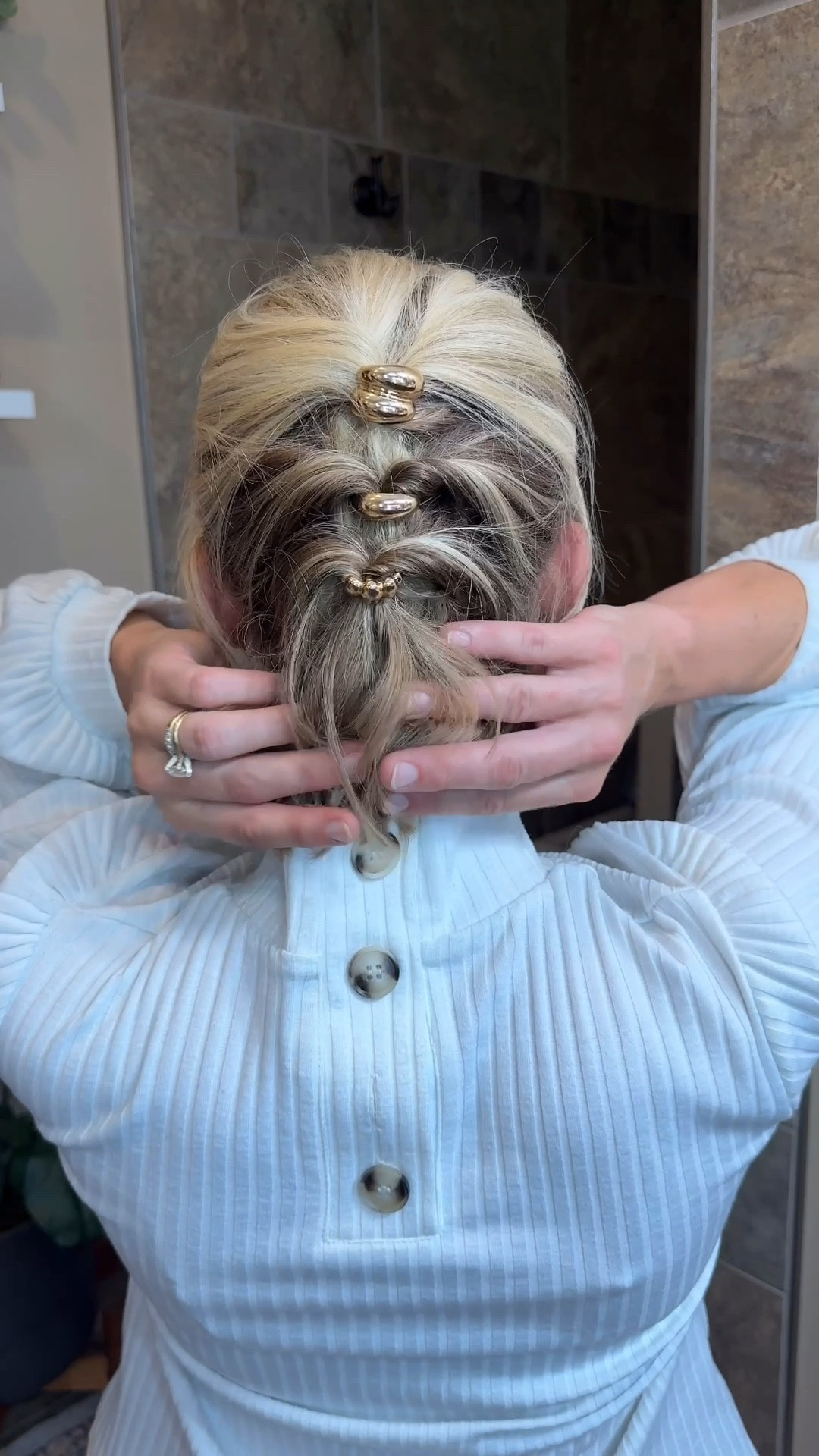 Short hair doesn’t have to be boring 💛 #hairjewelry #shorthairstyles