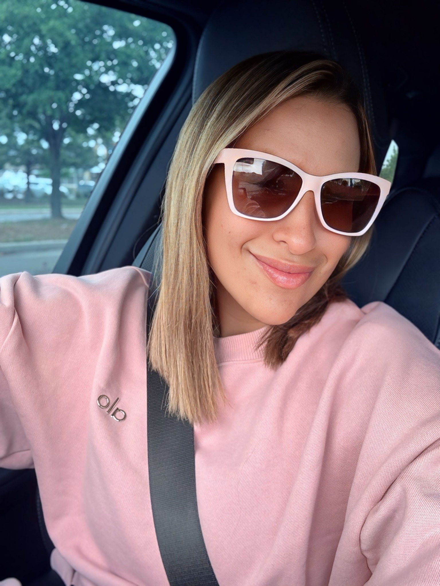 Love how comfy this sweatshirt is !! And the color os perfect for spring season 🌸

#LTKootd