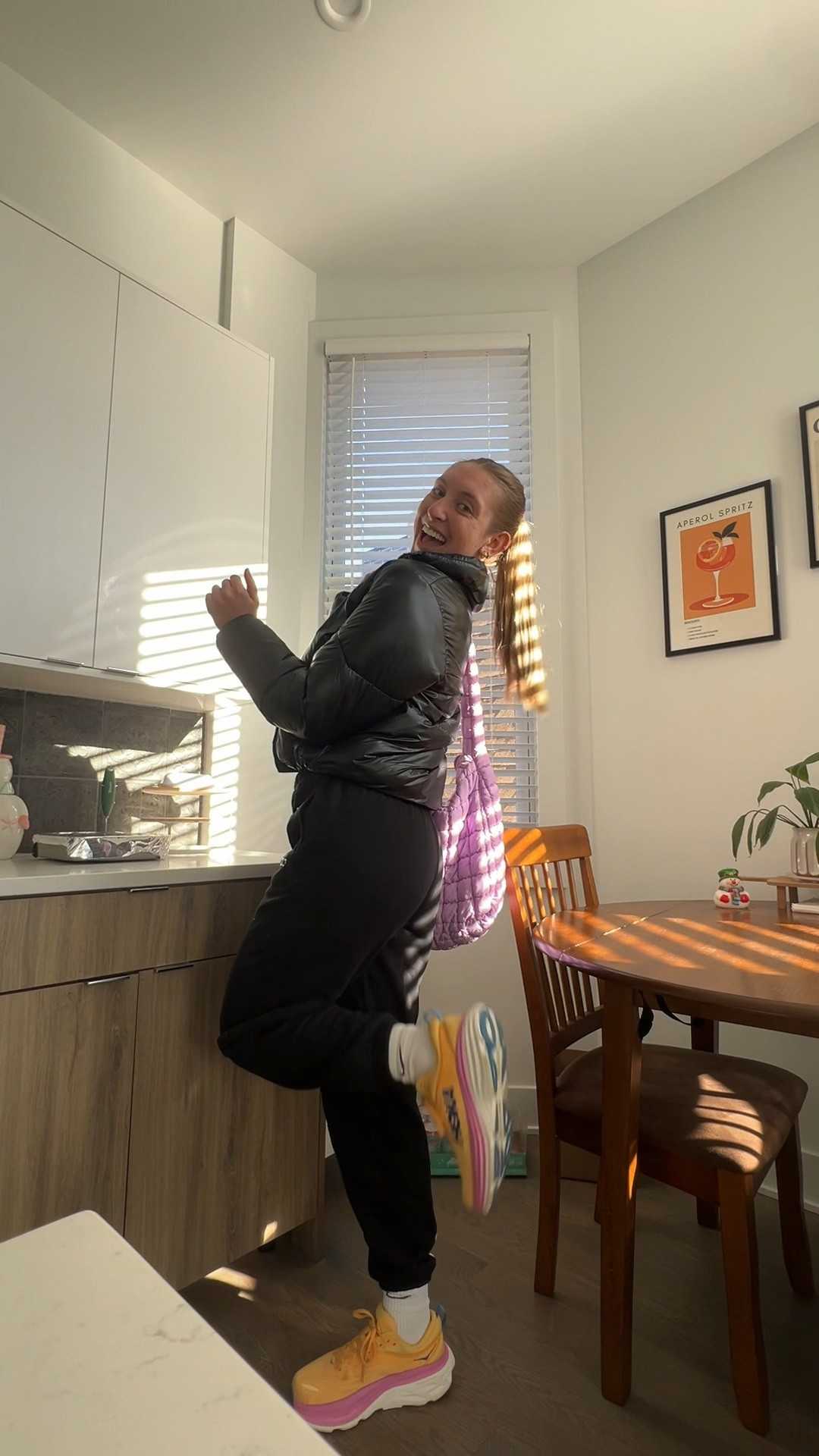 Bundling up over my workout clothes in my fav puffer and alo sweat pants ❄️❄️❄️

coat: medium
pants: smalll