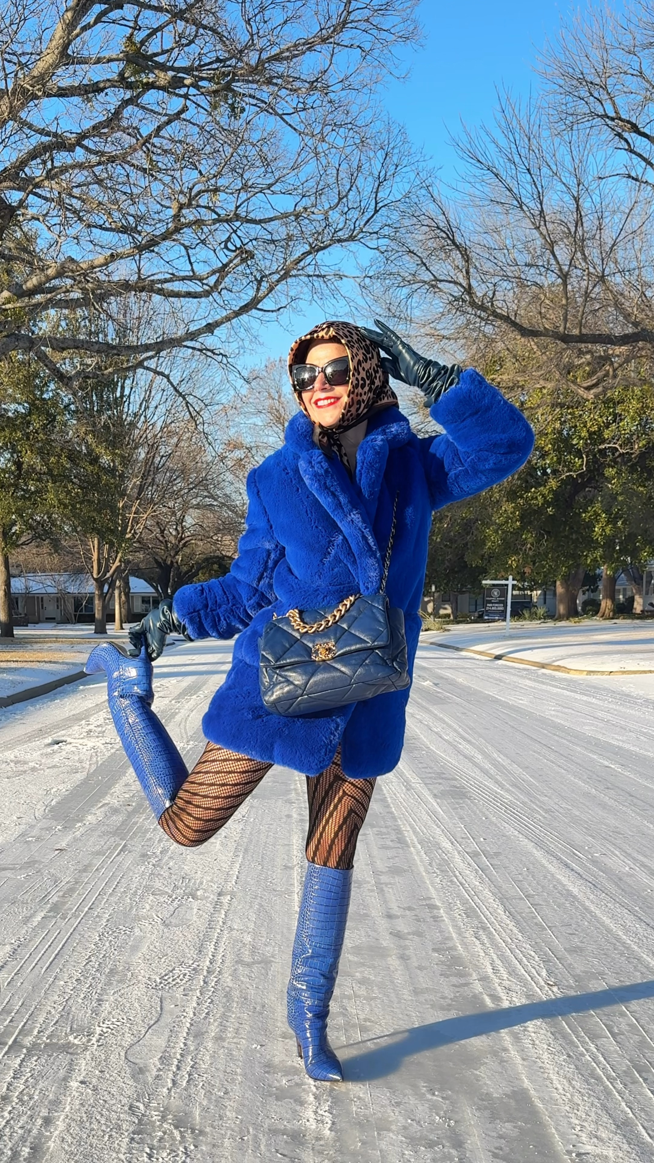 stay warm beauties❄️💙 