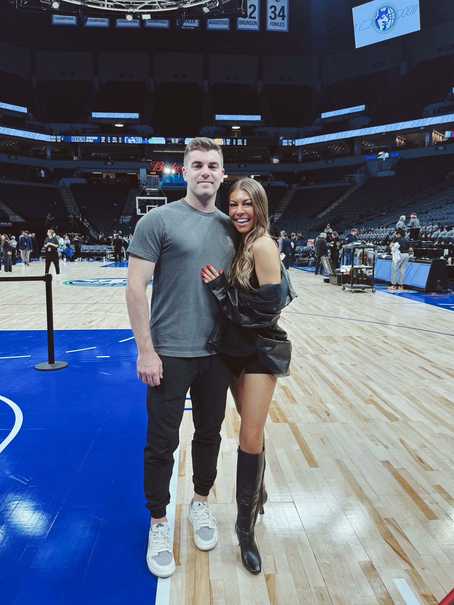 Basketball game outfit
Courtside outfit
Courtside fit
Men’s outfits
NBA outfit 
Sports outfit 

#LTKfindsunder50 #LTKshoecrush #LTKmens