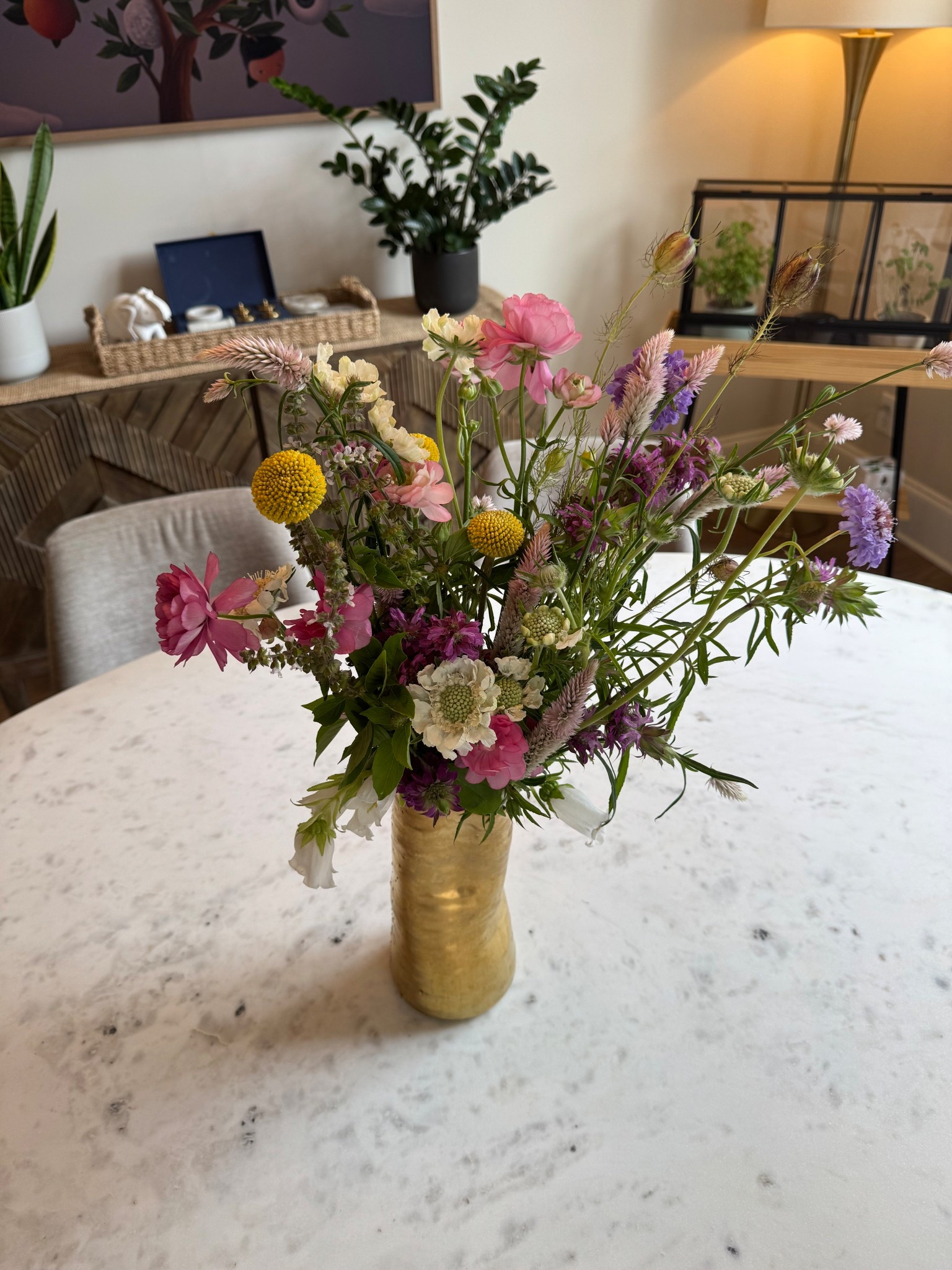 🌸 While I love making bouquets at home with seasonal stems, I also enjoy supporting local florists. I brought this beauty home and styled it in one of the vases we already own. You don’t need a new vessel each time to make it feel special. 💚 Simple, mindful, and beautiful. 

#LTKGiftGuide #LTKFamily #LTKHome