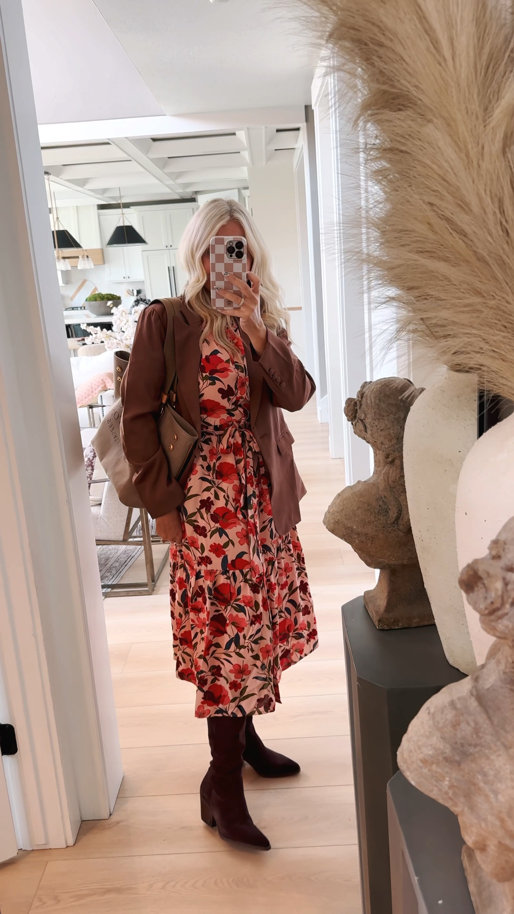 Love this fall outfit. From the blazer to the bag to the perfect suede boots.

#LTKShoeCrush #LTKFindsUnder50 #LTKStyleTip