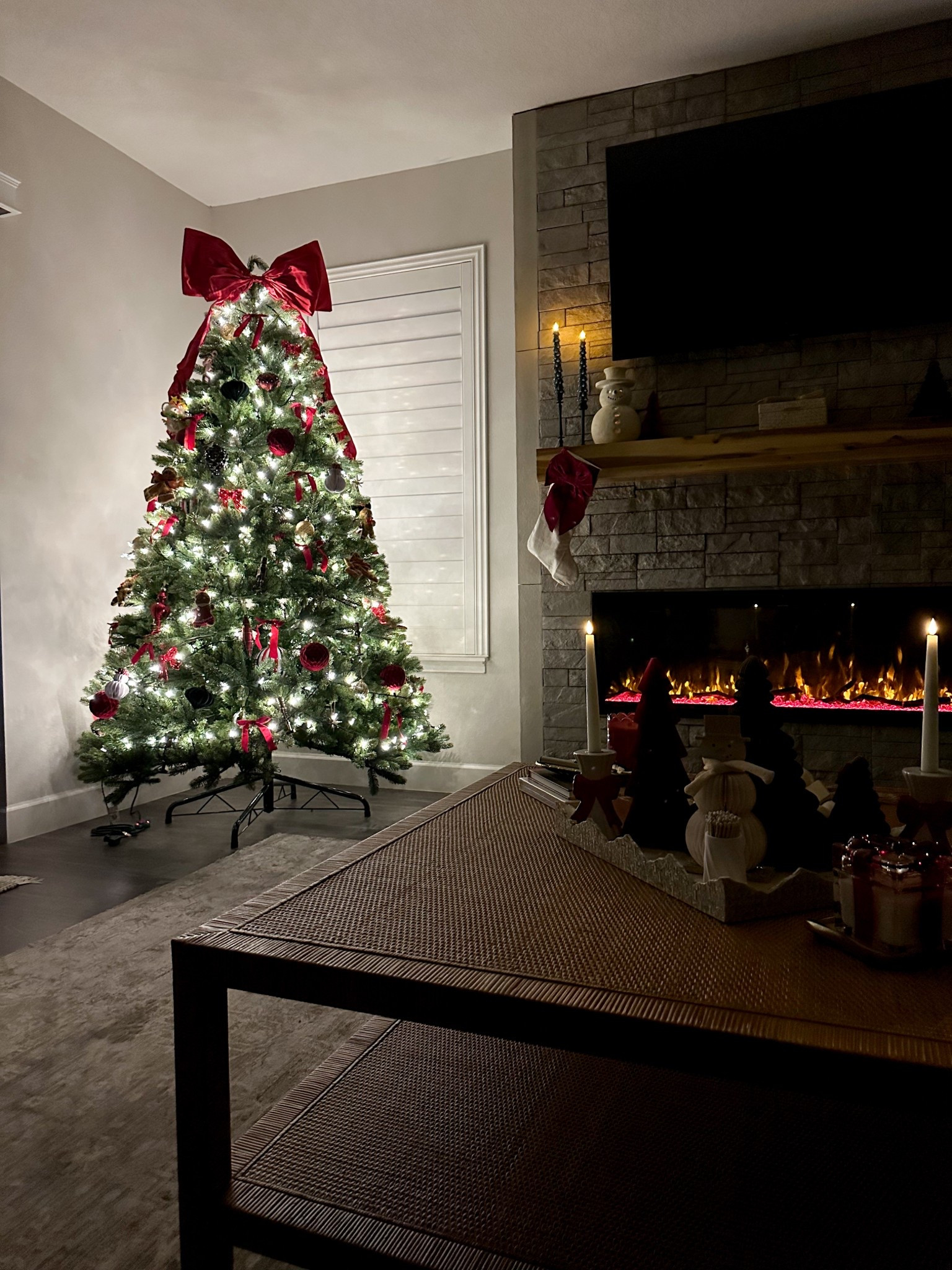 Christmas bows and red with green. All of my favorite things about Christmas and the holidays #christmas #holidays #decor #bows #bowtopprt 

#LTKHome #LTKSeasonal #LTKHoliday