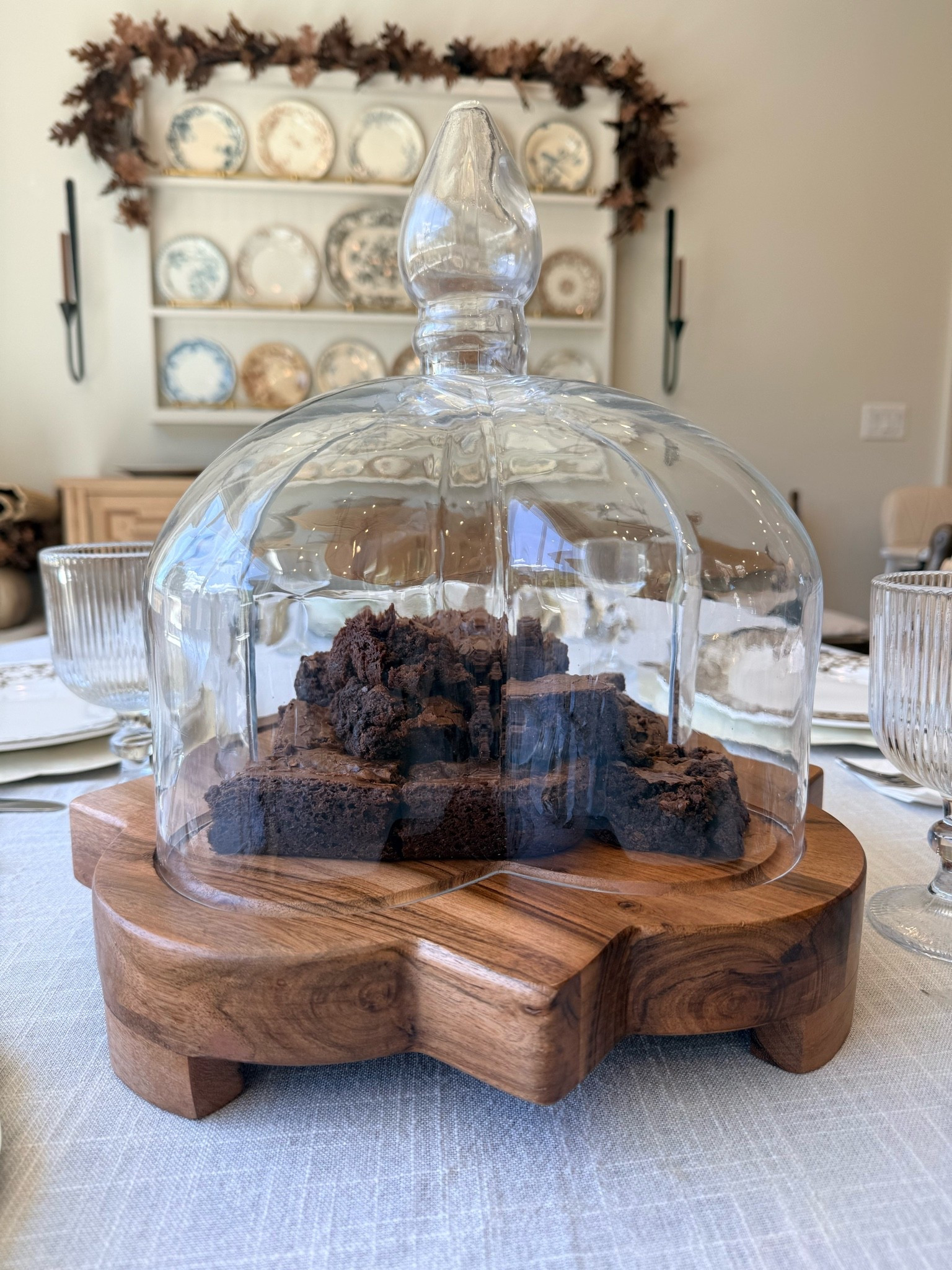 @etu.home #ad
What a keepsake!  This beautiful wood trivet and glass cathedral dome is absolutely stunning! Don’t let this one slip away!  It’s a great item to have in your kitchen especially with fall and the holidays coming up around the corner. I’ll be using this nonstop! Use the coupon code QUATREFOIL

#LTKfoodie #LTKHome