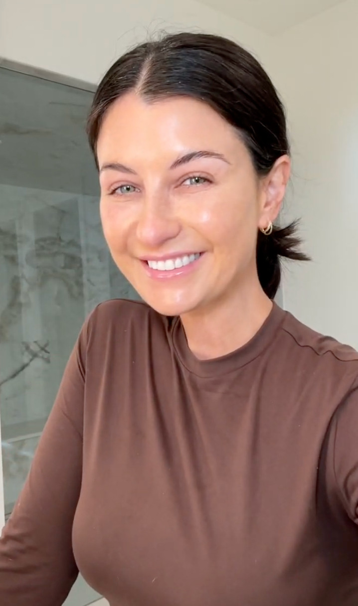 Vegan, cruelty-free makeup and skincare that actually works? YES PLEASE! Crunchi for the win! 

I've linked every product in my LTK Shop so you can go shop directly from there! https://www.shopltk.com/explore/nikkib 
OR shop directly at crunchi.com 


Full list of products used:
-Age-Defying Body Treatment 
-Everluxe® Lip Crayon - French Mauve
-No. 4 Angled Blush Brush 
-Hydrogloss® Lip Oil - New Packaging - Namaste (Vanilla)
-Goldenlight® Multi-Peptide Facial Serum
-My Alibi® Liquid Concealer - L15
-Beautifully Flawless Foundation - 2.75

@crunchicollection #crunchi  
#AD @Shop.LTK, #liketkit  

 #LTKGiftGuide #LTKOver40 #LTKBeauty