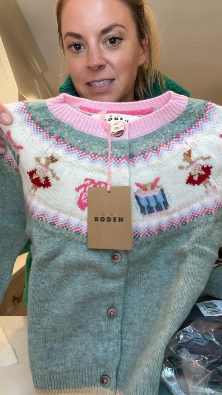 A sucker for Boden’s kids clothes! Use code 9Q3A for 15% off. Grabbed Dylan the cutest holiday cardigan and new puffer coat 
*wearing a small fleece

@Boden (US) #ad